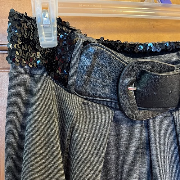 EllumiNation gray high low knit pleated skirt with sequence belt Size M - Picture 2 of 5